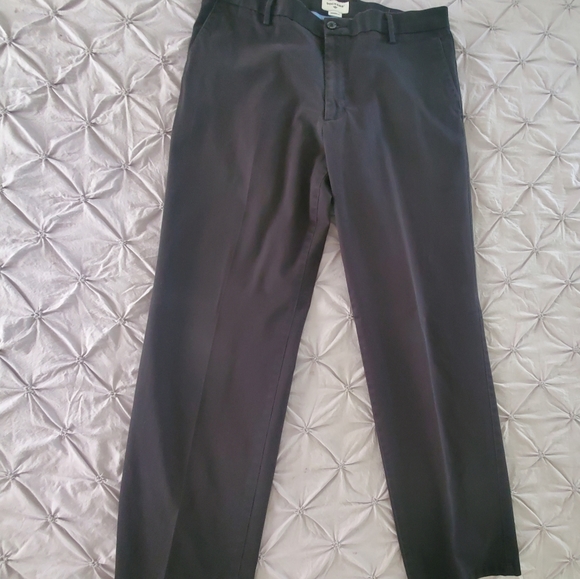 Men's flat front Dockers pants - Picture 3 of 4